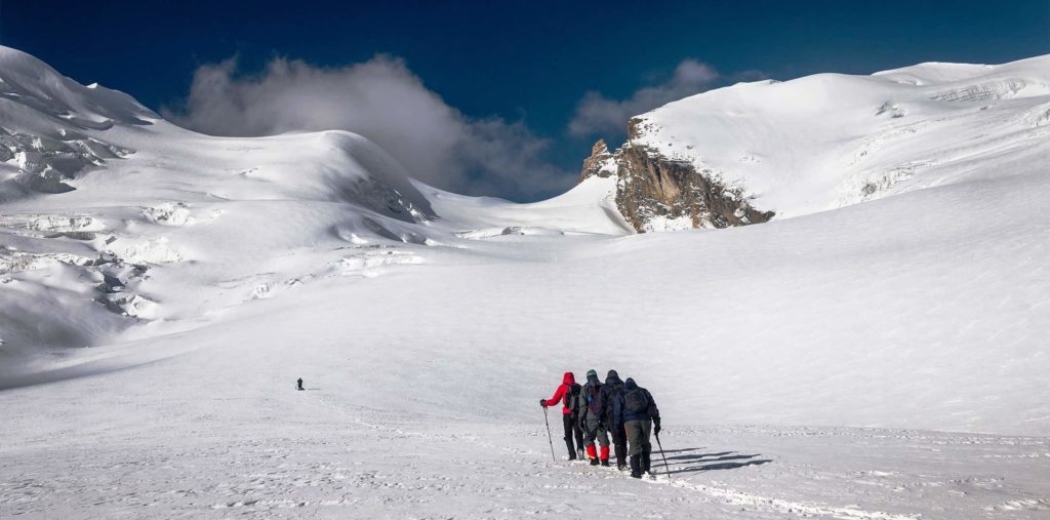 Approaching Auden's col. Auden's Col - Mayali Pass - Patangini Dhar (3 Passes Trek)