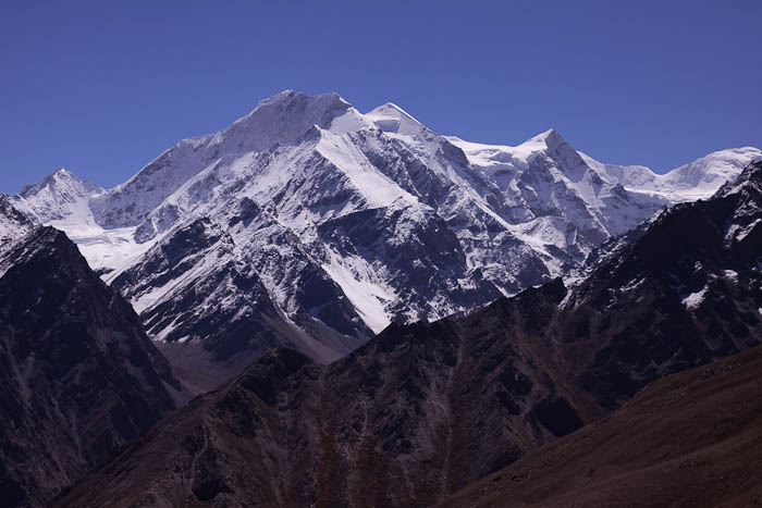 Hiking towards the Charang La