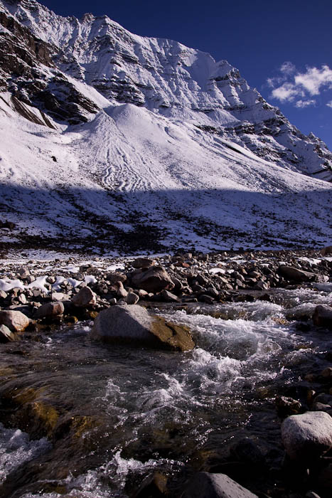 Hiking towards the Charang La
