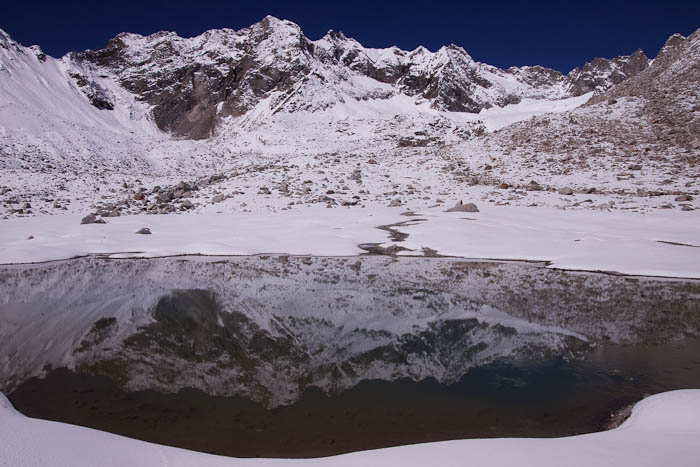 Small lake beneath the Charang La