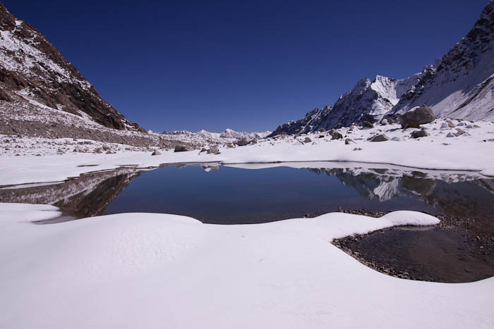 Small lake beneath the Charang La