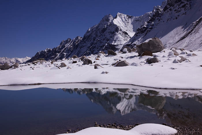 Small lake beneath the Charang La