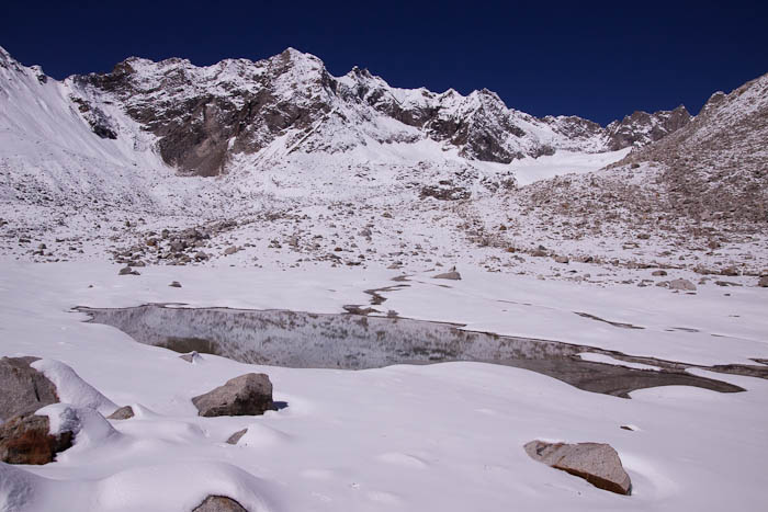Small lake beneath the Charang La