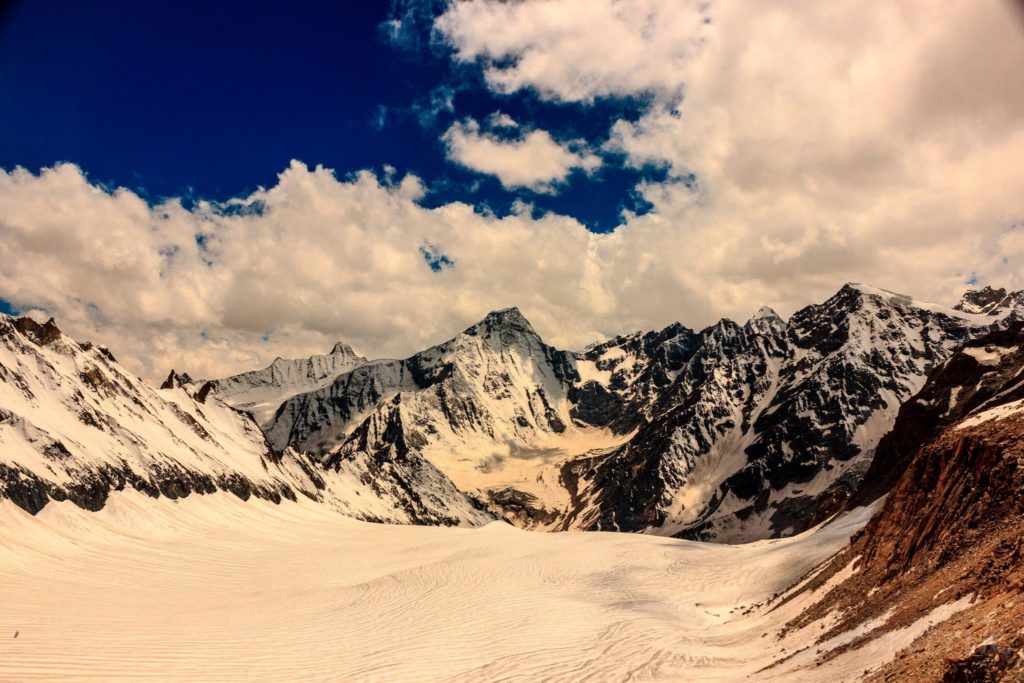 Lamkhaga pass snowfield