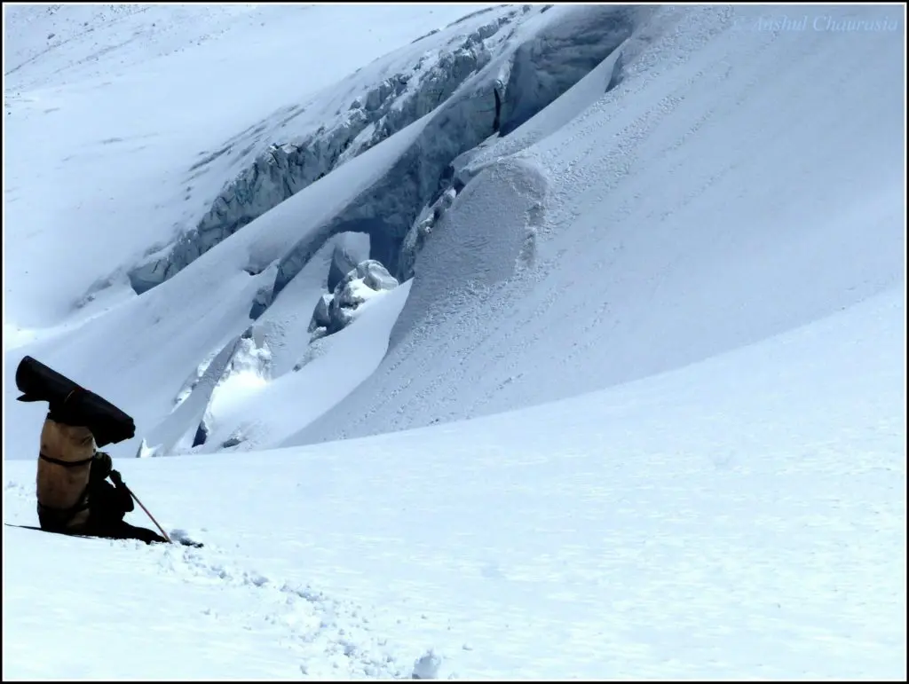Descending Auden's col [The three passes trek Auden's col - Mayali pass - Patangini Dhar ]