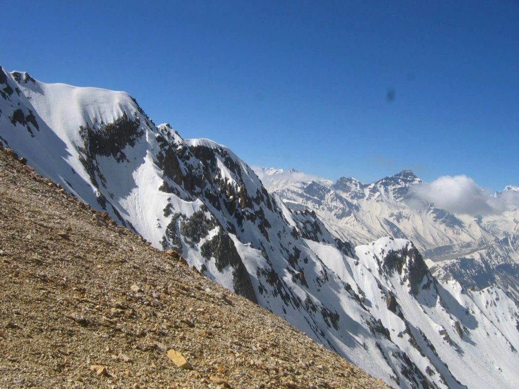 Charang La - Scenary from the top (notice the scree)