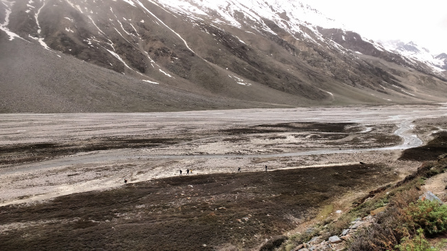 Team Lamkhaga of Raacho Trekkers walking along the Nithal nadi
