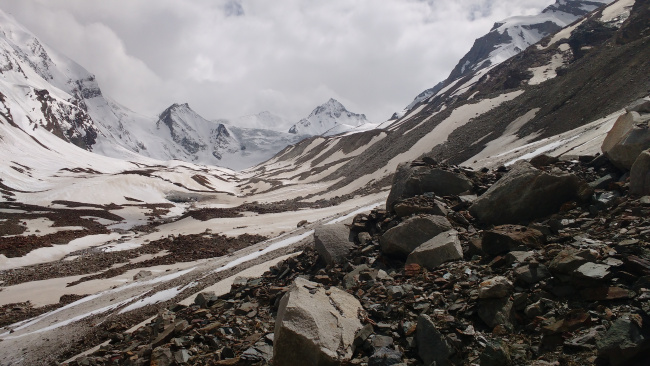 The trails beyond the Lamkhaga lower basecamp