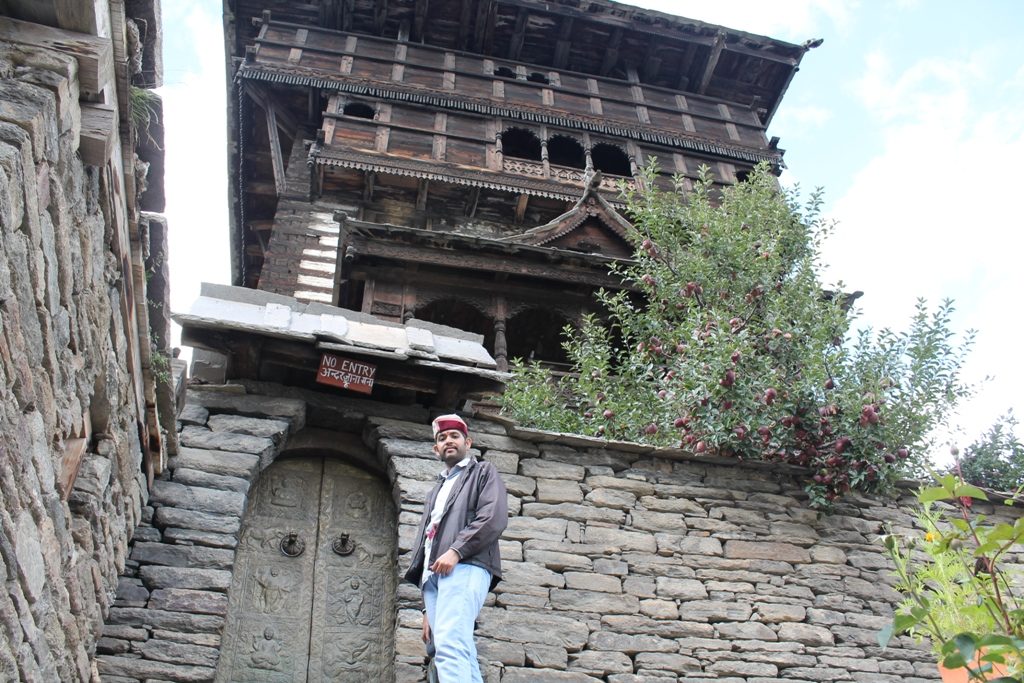 Apple tree inside Kamru fort