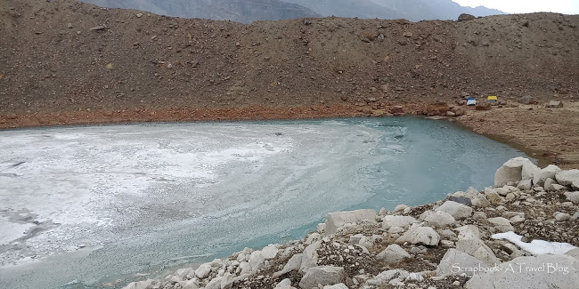 Camping beside Kedartal Lake