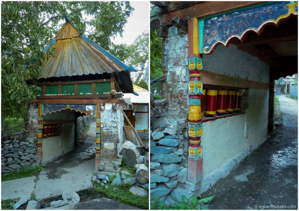 Entrance gate before Ropa village