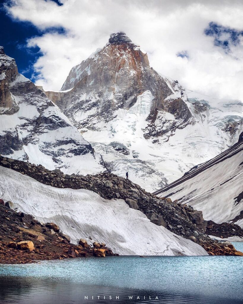 Thalayasager peak and Kedartal lake in one frame