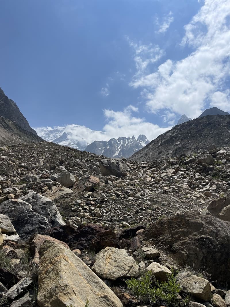 Boulder and moraine stretch beyong Khatling zero point