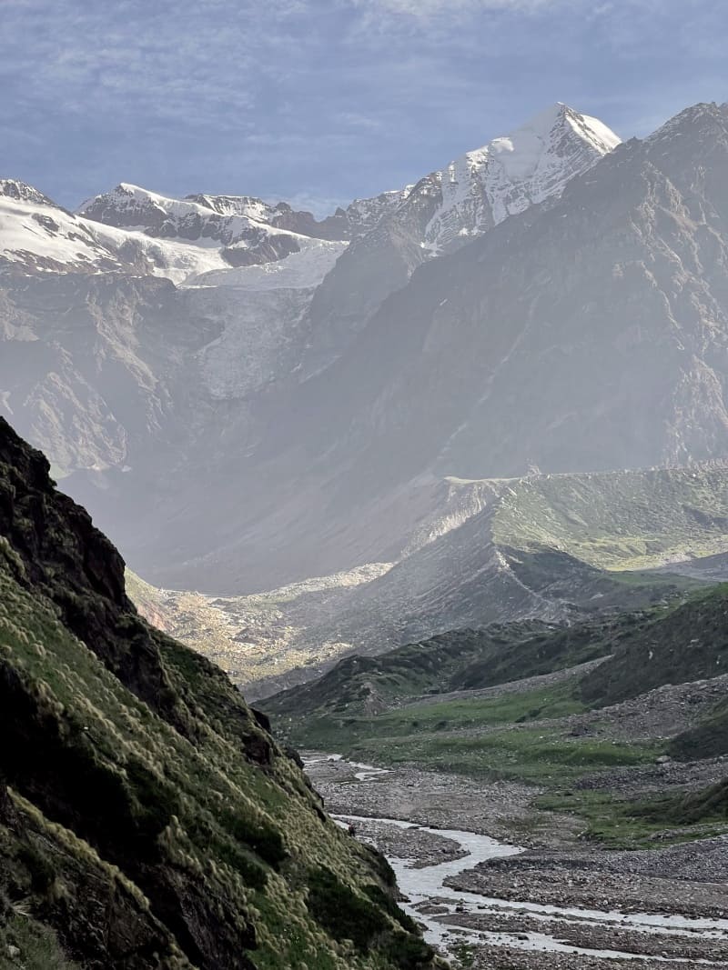Hanging valley glacier beyong Chowki camp