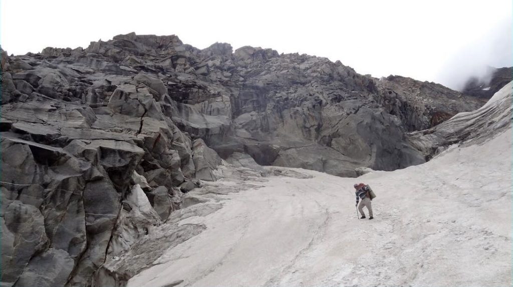 Descending the Khimloga pass