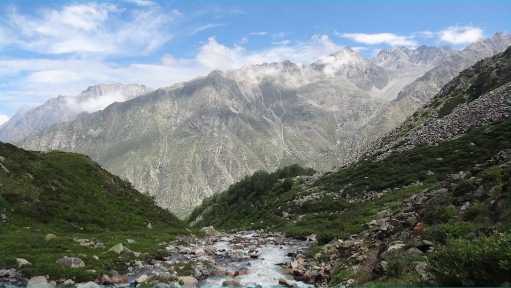 Glaicer waters of Naradu Garang stream flowing down to meet Baspa river