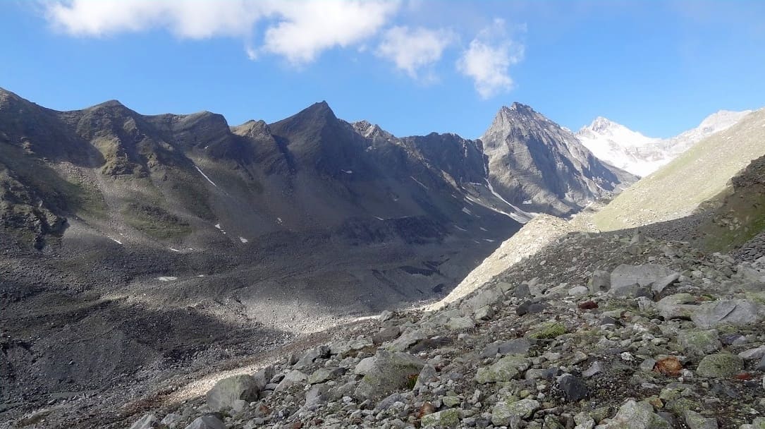 Terminal moraines zone of Naradu glacier