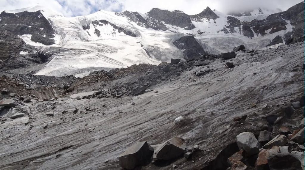 Zone of glacial abrasion below Khimloga pass